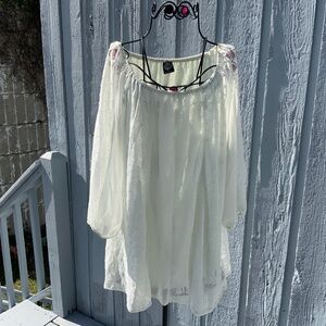 Calstyle Peasant Type Mix Lace Blouse in Pale Mint Green (Size L)